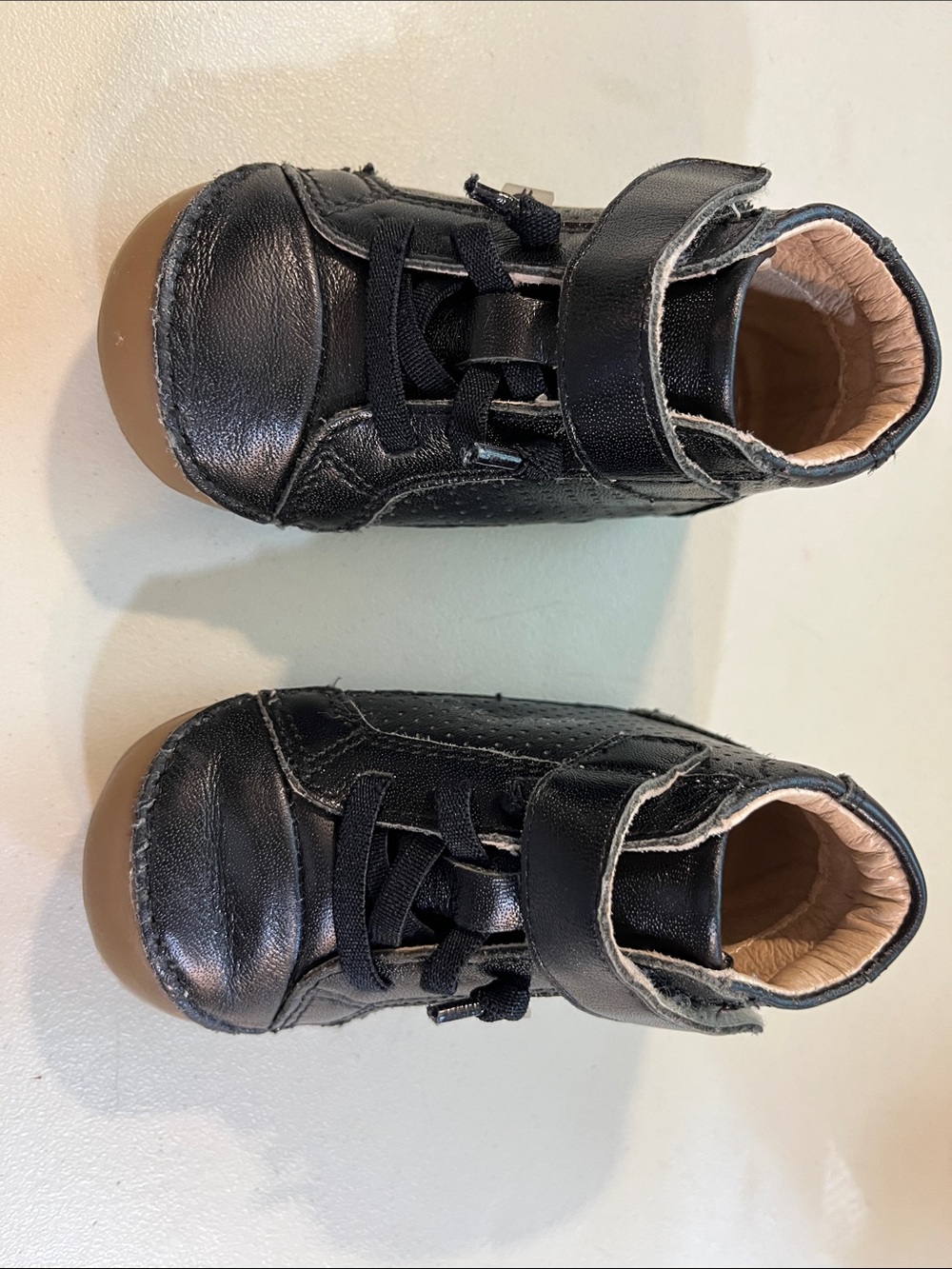 Old Soles Black Leather Toddler Velcro Sneakers with Gum Soles